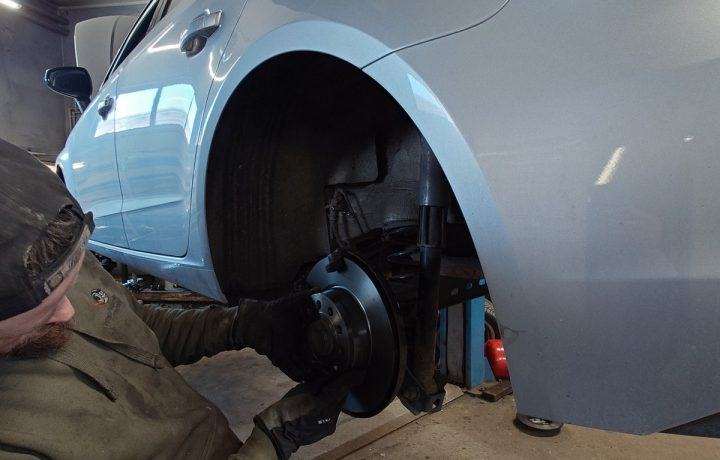 Audi A3 (2017): Rear Brake Overhaul and Tyre Change, photo 5