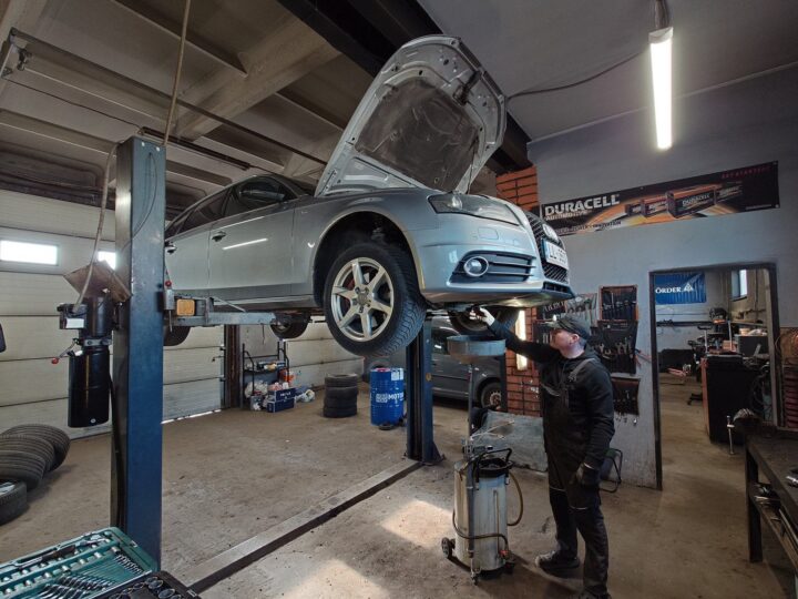 Audi A4 3.0 TDI: Full Service, Auxiliary Belt Replacement and Diagnostics