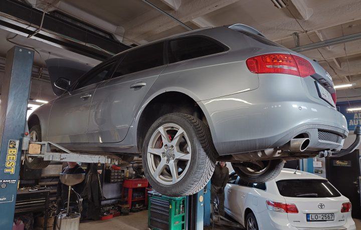 Audi A4 3.0 TDI: Full Service, Auxiliary Belt Replacement and Diagnostics, photo 2