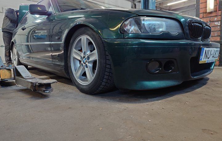 BMW 318 E46: Boot Lid Electrical Repair, photo 2
