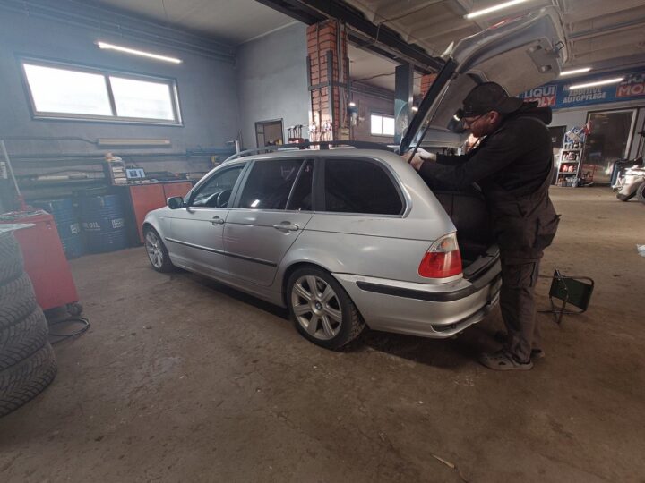 BMW 330d E46 parkošanās sensoru vadojuma remonts, foto 1