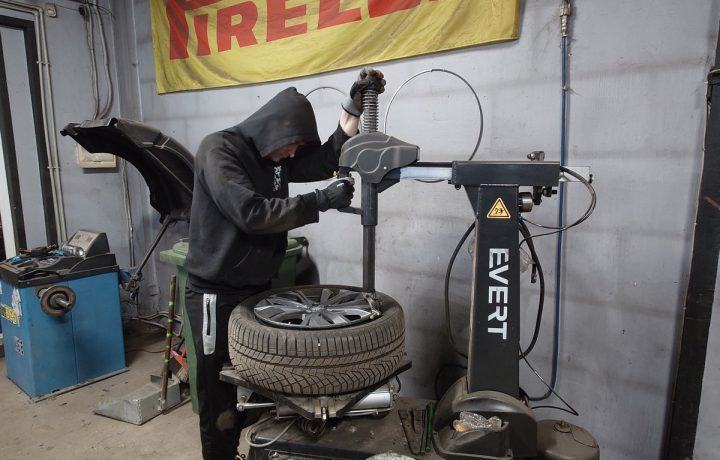Peugeot 508 (2019): Professional Tyre Change R17, photo 3