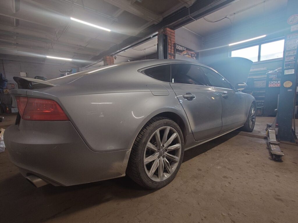 Audi A7 servisā: aizmugurējais lukturis, ritenis, bremzes un izplūdes caurule